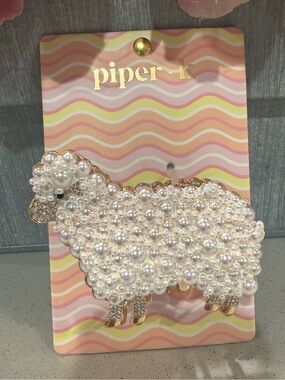 Piper k sheep hair claw nwt